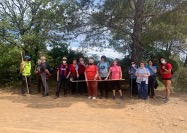 Persones d'excursió a un parc